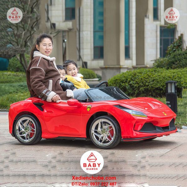 Xe điện cho bé Ferrari YT DPC 2 chỗ ngồi tải tối đa 150 kg, 1-50 tuổi